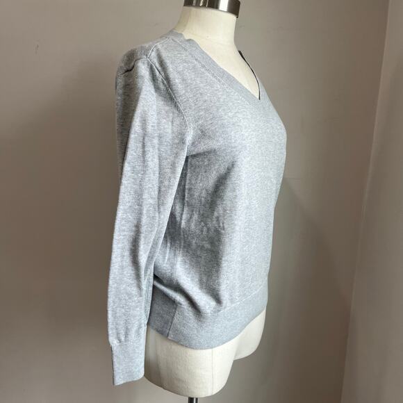Vineyard Vines V Neck Academia Preppy Gray Sweater Size Small - Picture 3 of 11